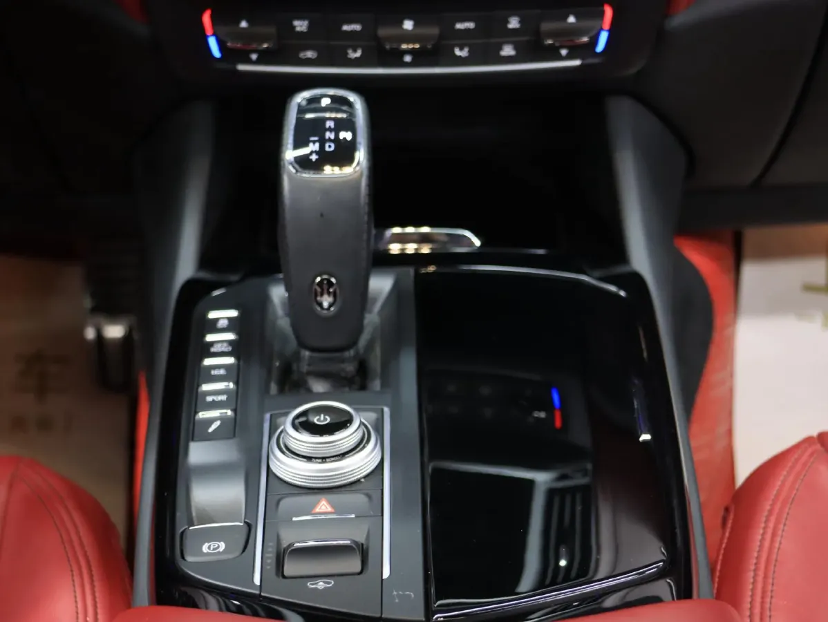 2022 Maserati Levante 3.0T 350HP V6 8AT,autocango,china used car exporter,china ev exporter,chinese used car exporter,chinese used ev exporter