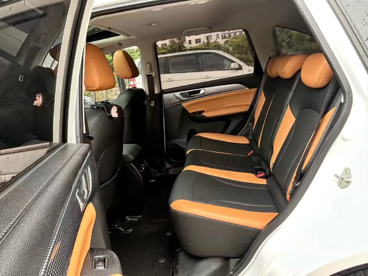2021 Haval M6 1.5T 150HP L4 7DCT,autocango,china used car exporter,china ev exporter,chinese used car exporter,chinese used ev exporter