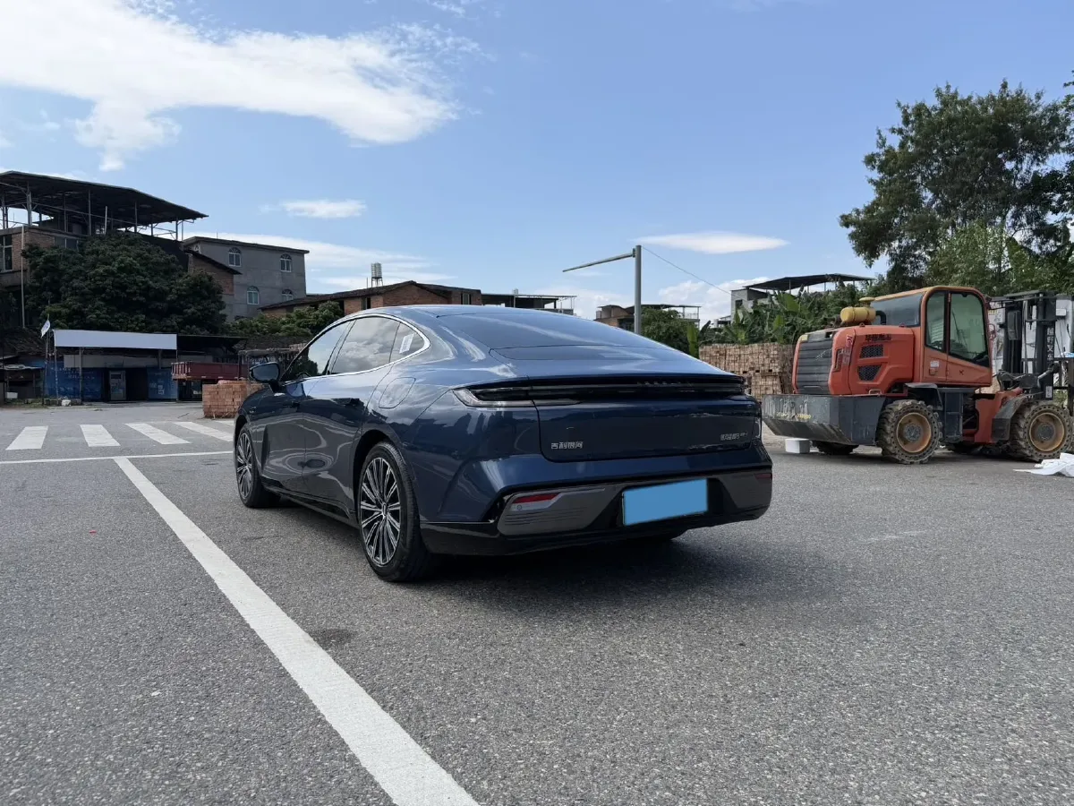 2025 Geely Galaxy Starshine 8 1.5L 112HP L4 1DHT PHEV,autocango,china used car exporter,china ev exporter,chinese used car exporter,chinese used ev exporter