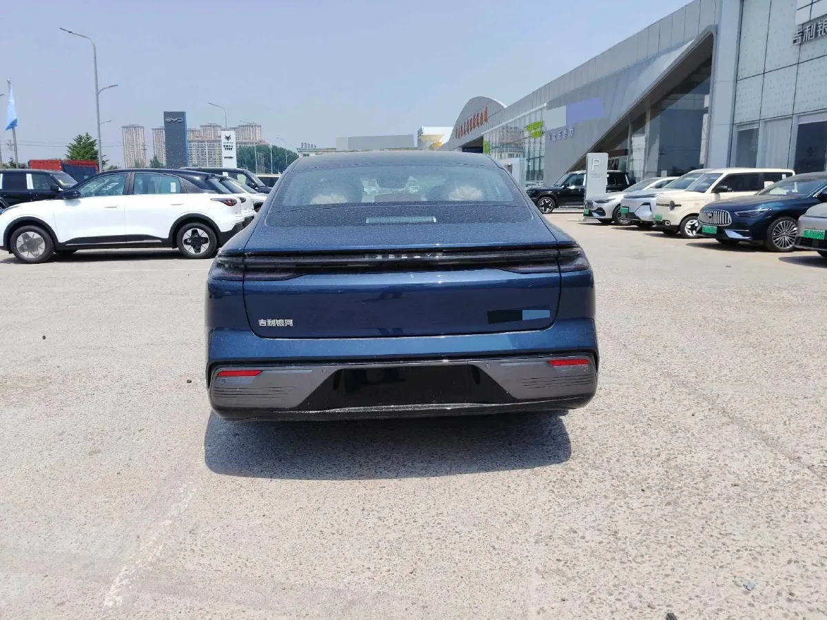 2025 Geely Galaxy Starshine 8 1.5T 163HP L4 3DHT PHEV 18.4KWH,autocango,china used car exporter,china ev exporter,chinese used car exporter,chinese used ev exporter