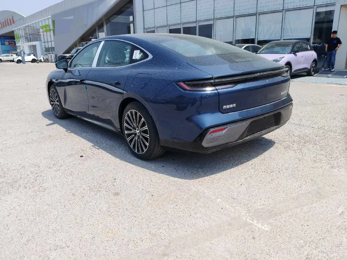 2025 Geely Galaxy Starshine 8 1.5T 163HP L4 3DHT PHEV 18.4KWH,autocango,china used car exporter,china ev exporter,chinese used car exporter,chinese used ev exporter
