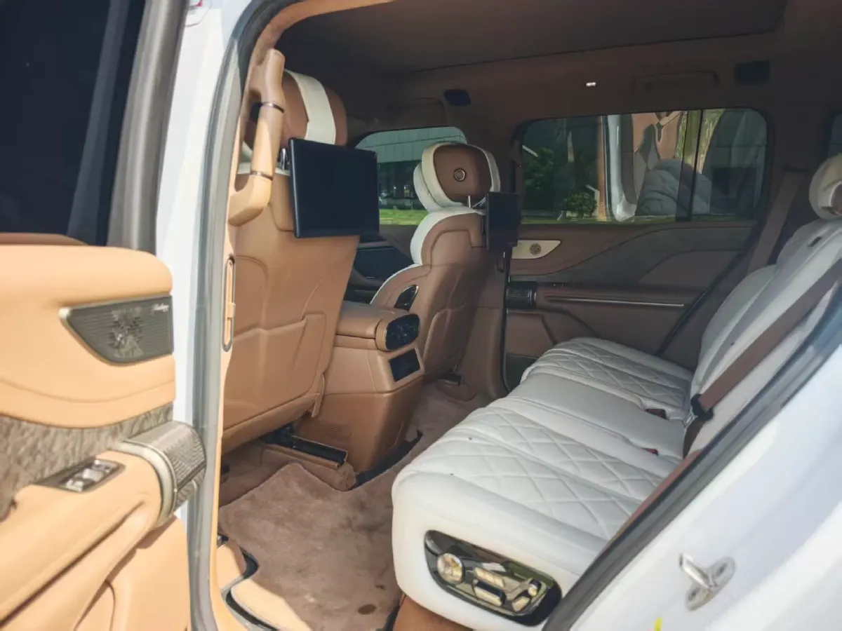 2023 YangWang U8 2.0T 272HP L4 REEV 49.05KWH,autocango,china used car exporter,china ev exporter,chinese used car exporter,chinese used ev exporter