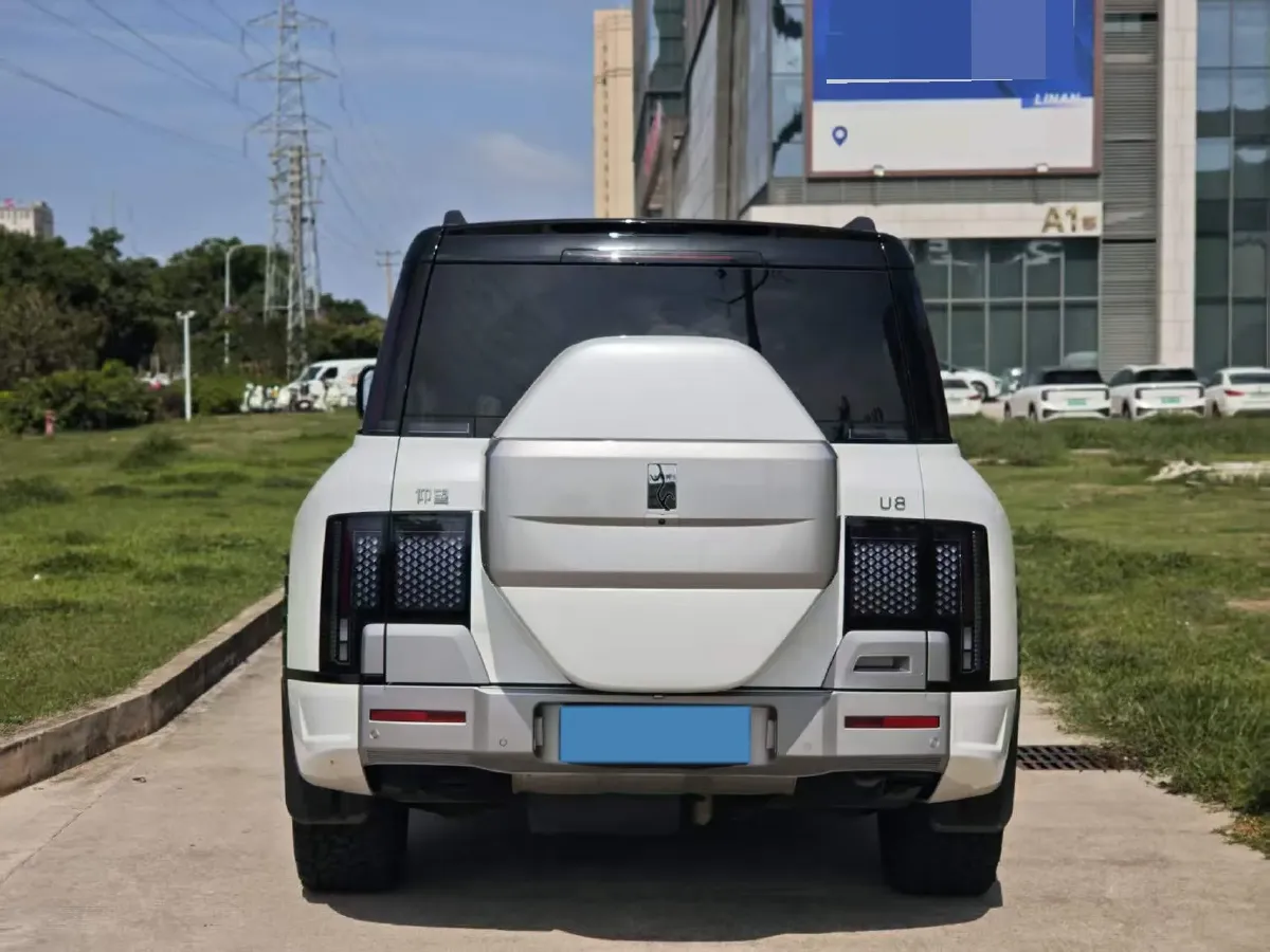 2023 YangWang U8 2.0T 272HP L4 REEV 49.05KWH,autocango,china used car exporter,china ev exporter,chinese used car exporter,chinese used ev exporter