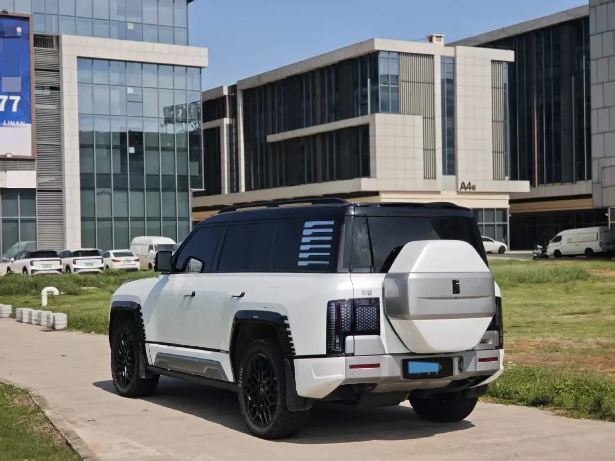 2023 YangWang U8 2.0T 272HP L4 REEV 49.05KWH,autocango,china used car exporter,china ev exporter,chinese used car exporter,chinese used ev exporter