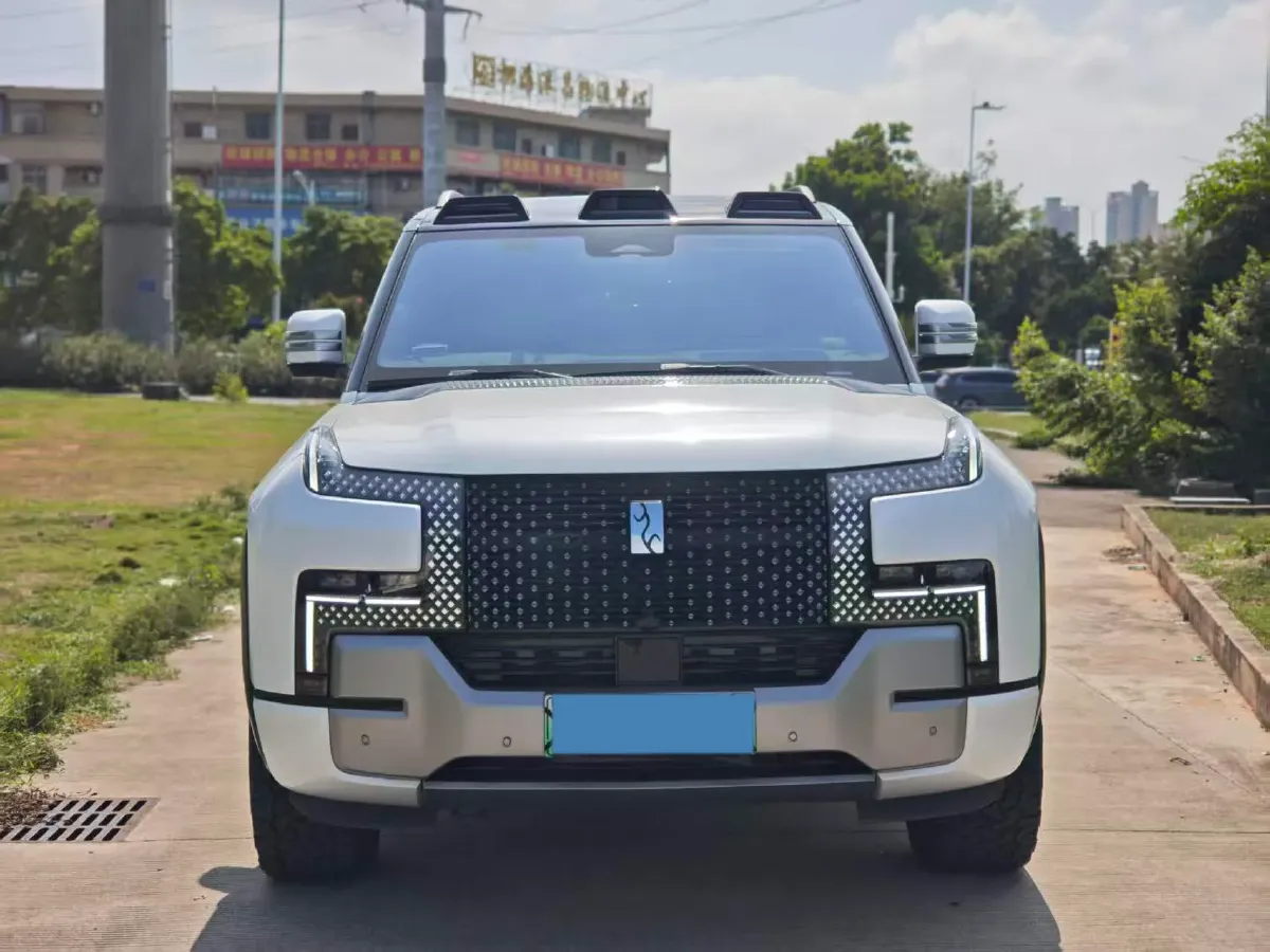 2023 YangWang U8 2.0T 272HP L4 REEV 49.05KWH,autocango,china used car exporter,china ev exporter,chinese used car exporter,chinese used ev exporter