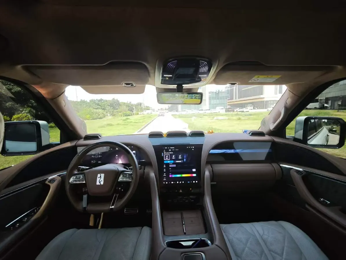 2023 YangWang U8 2.0T 272HP L4 REEV 49.05KWH,autocango,china used car exporter,china ev exporter,chinese used car exporter,chinese used ev exporter