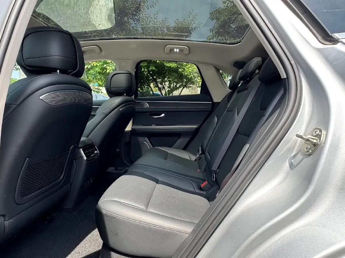 2022 Isuzu Mu-X 2.0T 220HP L4 8AT,autocango,china used car exporter,china ev exporter,chinese used car exporter,chinese used ev exporter