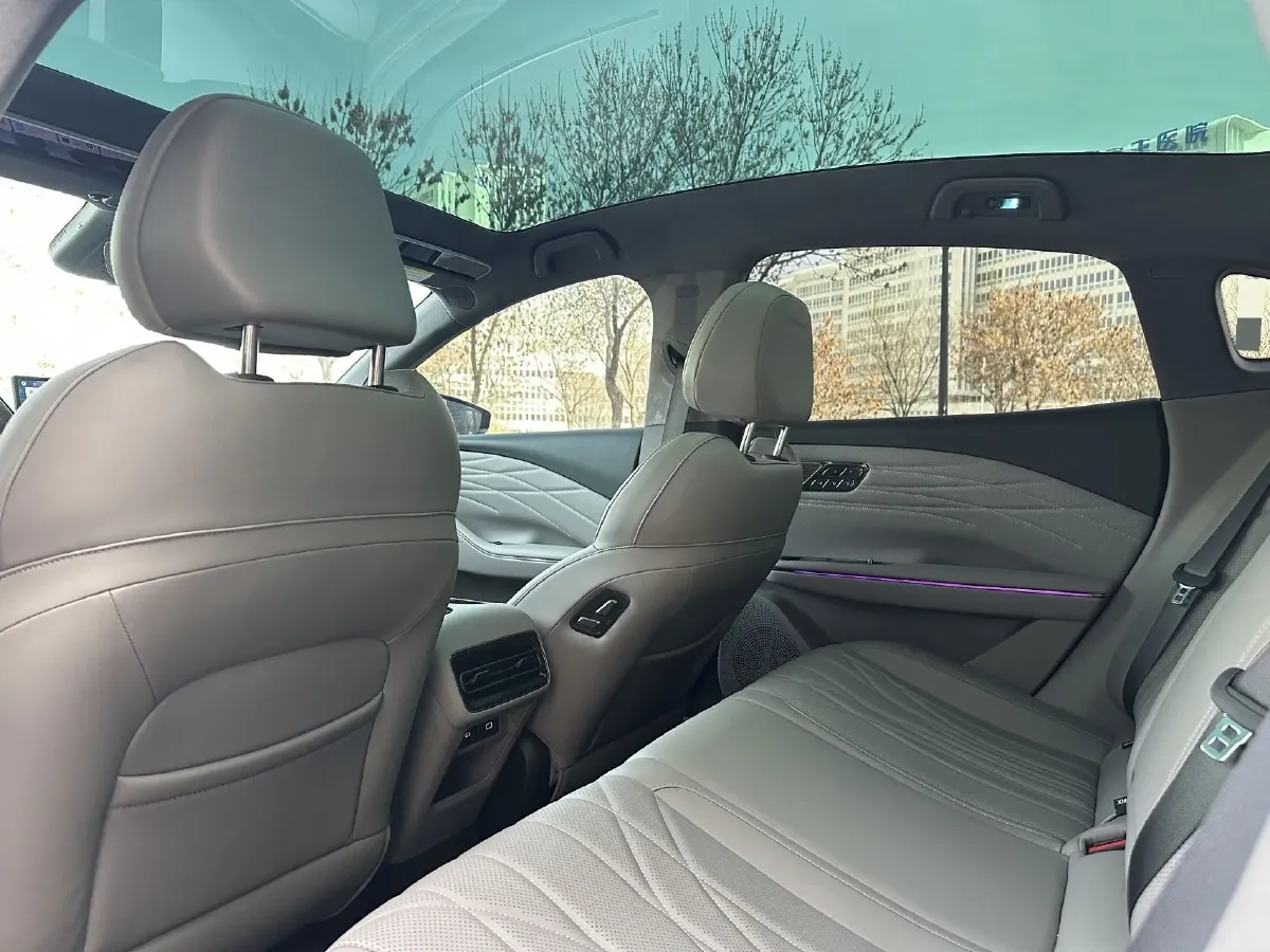 2025 Geely Galaxy Starshine 8 1.5T 163HP L4 3DHT PHEV 27.69KWH,autocango,china used car exporter,china ev exporter,chinese used car exporter,chinese used ev exporter