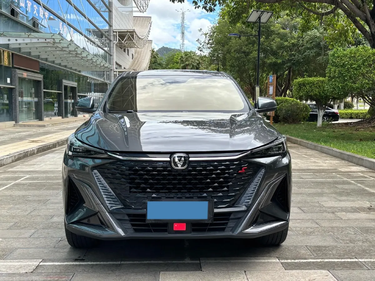 2025 ChangAn X5 PLUS 1.5T 188HP L4 7DCT,autocango,china used car exporter,china ev exporter,chinese used car exporter,chinese used ev exporter