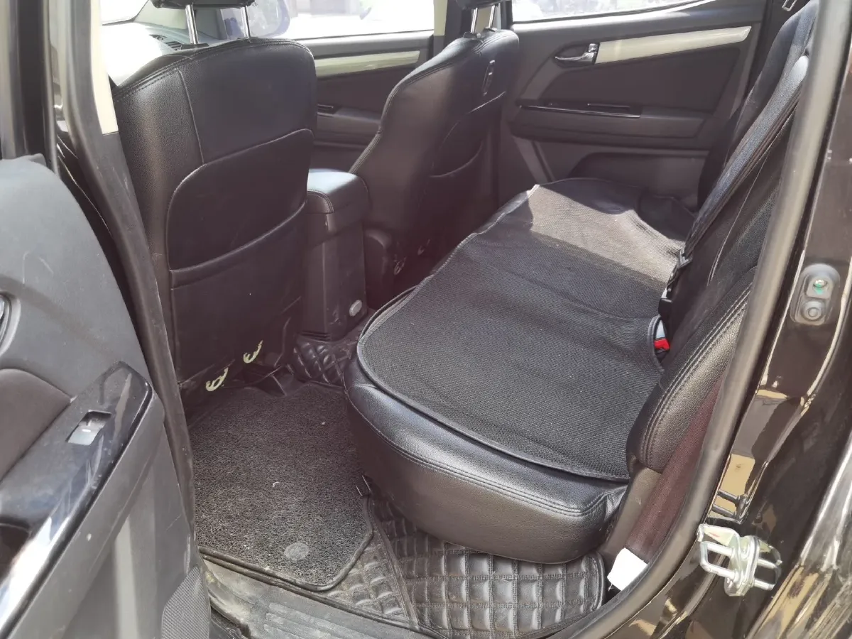 2018 Isuzu D-MAX 3.0T 177HP L4 6AT,autocango,china used car exporter,china ev exporter,chinese used car exporter,chinese used ev exporter
