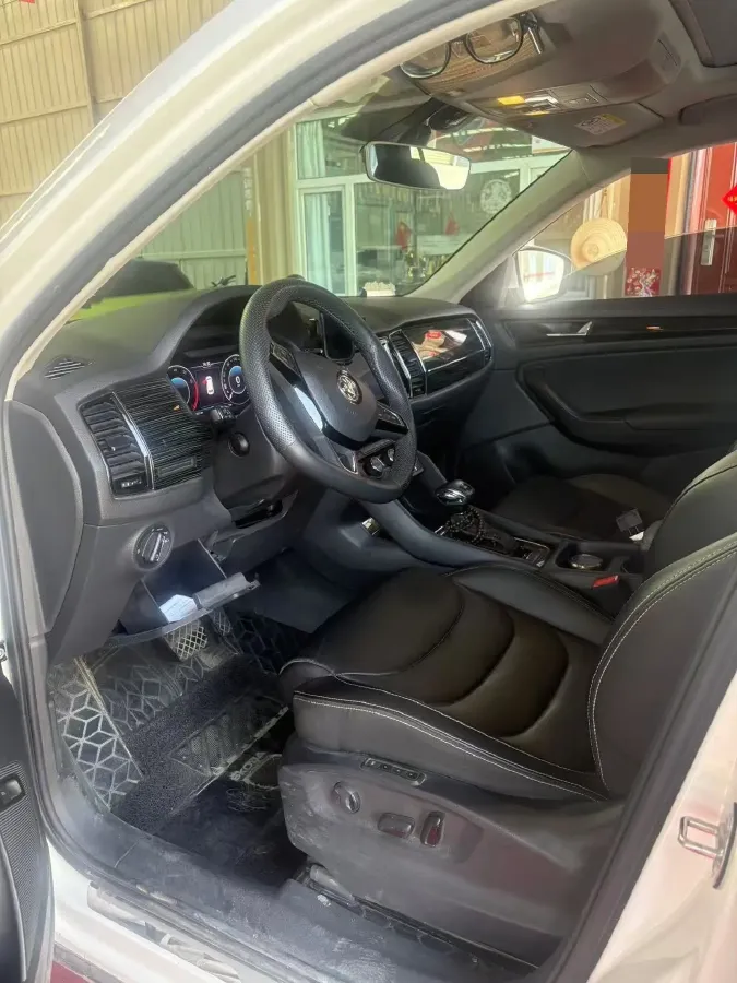 2019 Skoda Superb 2.0T 220HP L4 7DCT,autocango,china used car exporter,china ev exporter,chinese used car exporter,chinese used ev exporter