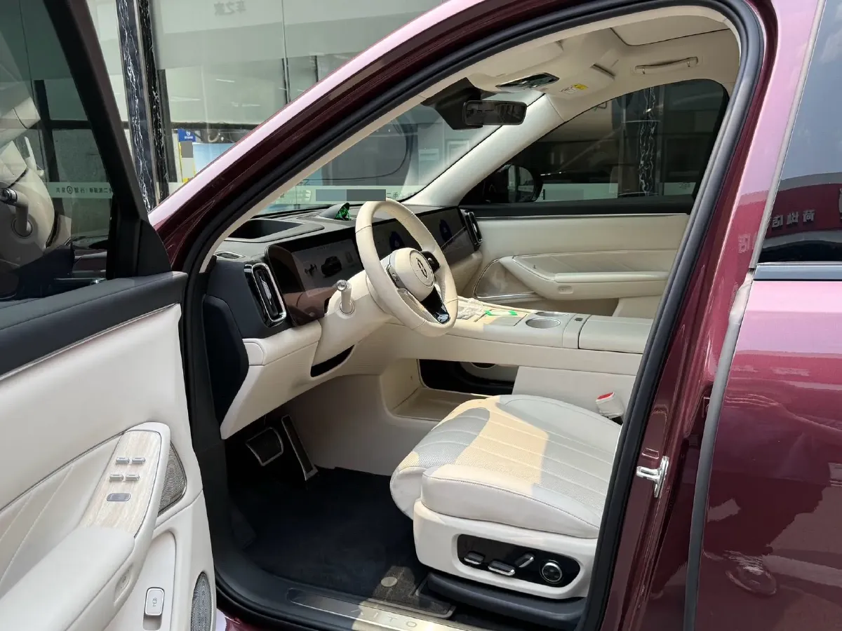 2025 AITO AITO M8 REEV 160HP REEV 53.4KWH,autocango,china used car exporter,china ev exporter,chinese used car exporter,chinese used ev exporter