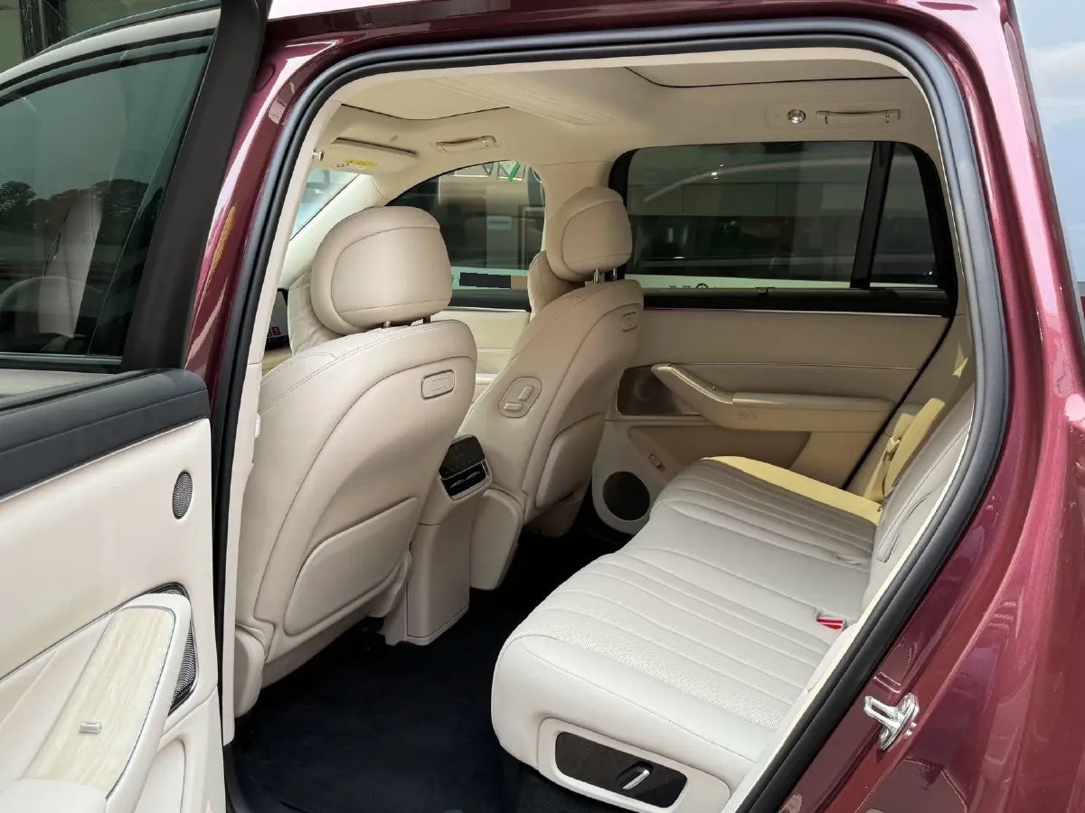 2025 AITO AITO M8 REEV 160HP REEV 53.4KWH,autocango,china used car exporter,china ev exporter,chinese used car exporter,chinese used ev exporter