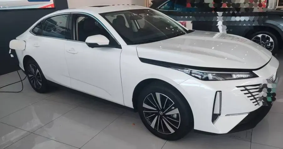 2025 ChangAn EadoPHEV 1.5L 98HP L4 E-CVT PHEV,autocango,china used car exporter,china ev exporter,chinese used car exporter,chinese used ev exporter