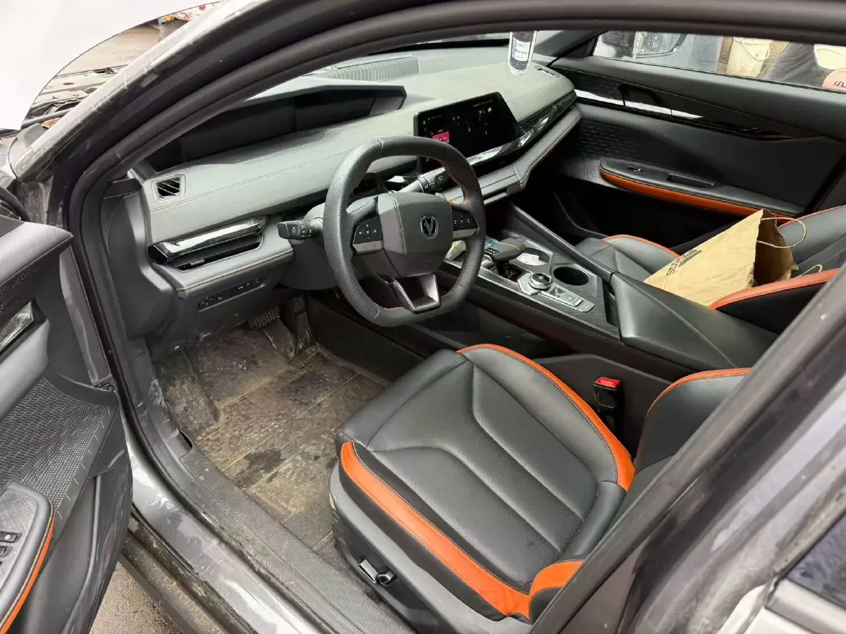 2023 ChangAn UNI-V 1.5T 188HP L4 7DCT,autocango,china used car exporter,china ev exporter,chinese used car exporter,chinese used ev exporter