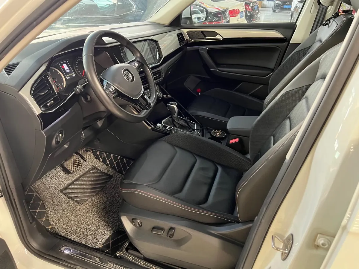2019 MINI CLUBMAN 1.5T 102HP L3 6AT,autocango,china used car exporter,china ev exporter,chinese used car exporter,chinese used ev exporter