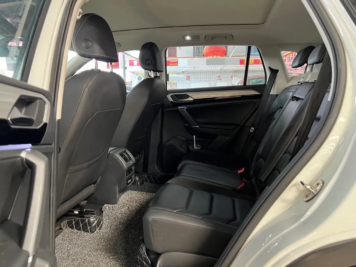 2019 MINI CLUBMAN 1.5T 102HP L3 6AT,autocango,china used car exporter,china ev exporter,chinese used car exporter,chinese used ev exporter