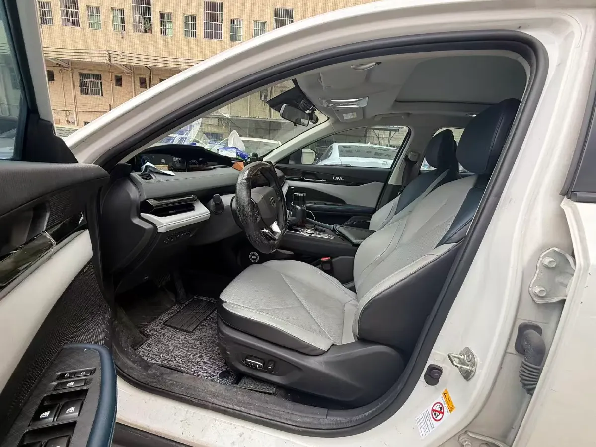 2023 ChangAn UNI-V iDD 1.5T 170HP L4 6TCT PHEV 18.4KWH,autocango,china used car exporter,china ev exporter,chinese used car exporter,chinese used ev exporter