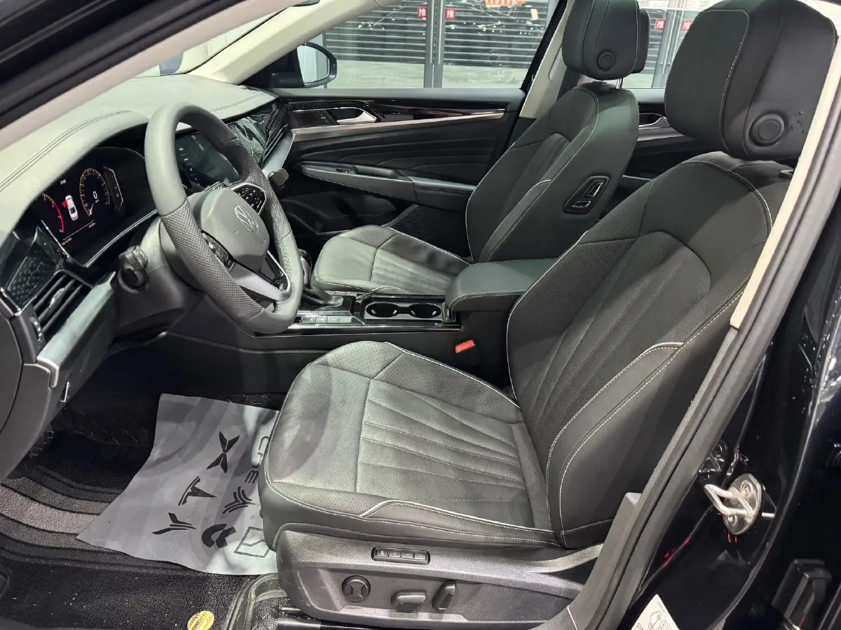2024 Volkswagen Passat 2.0T 220HP L4 7DCT,autocango,china used car exporter,china ev exporter,chinese used car exporter,chinese used ev exporter