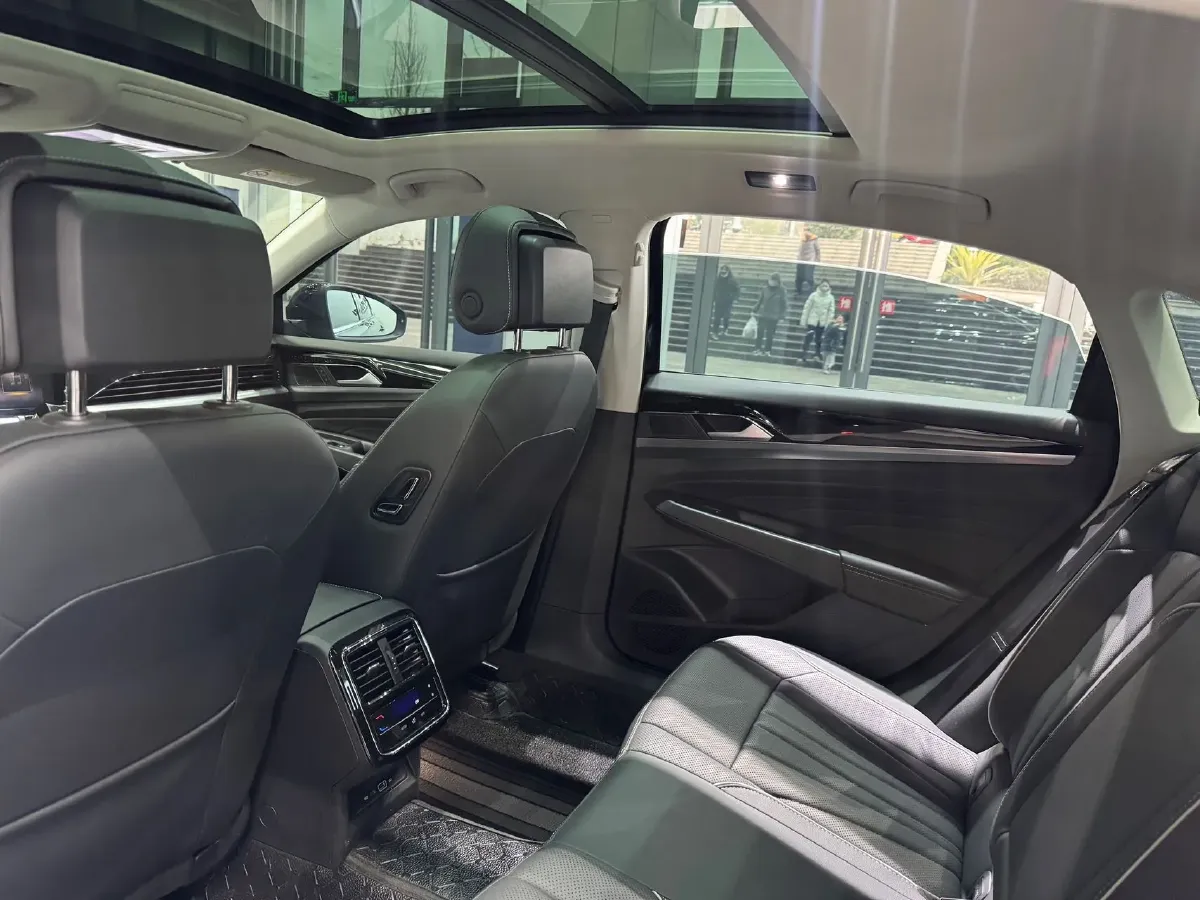 2024 Volkswagen Passat 2.0T 220HP L4 7DCT,autocango,china used car exporter,china ev exporter,chinese used car exporter,chinese used ev exporter