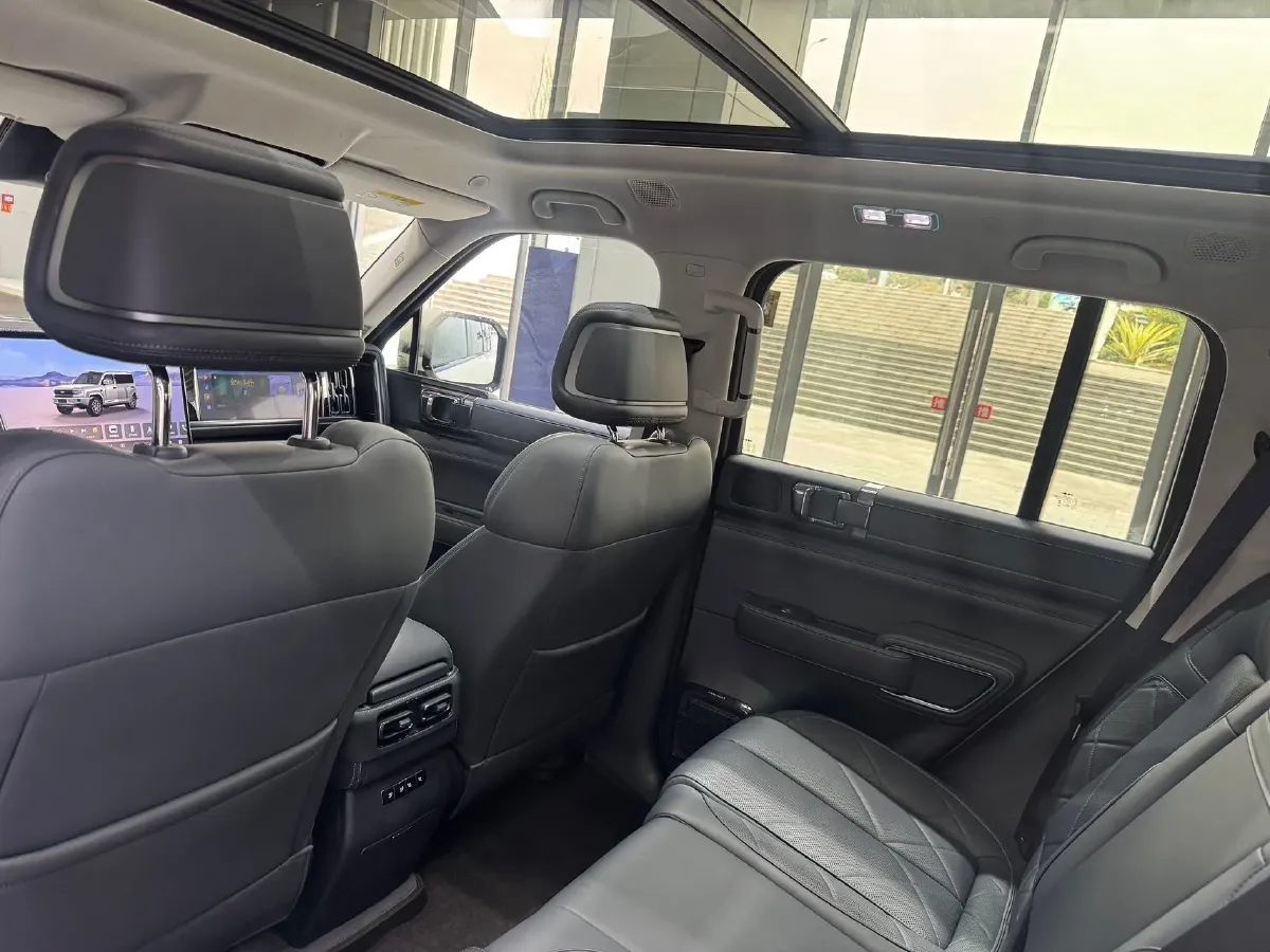 2025 FangChengBao Bao 5 1.5T 194HP L4 E-CVT PHEV 31.8KWH,autocango,china used car exporter,china ev exporter,chinese used car exporter,chinese used ev exporter