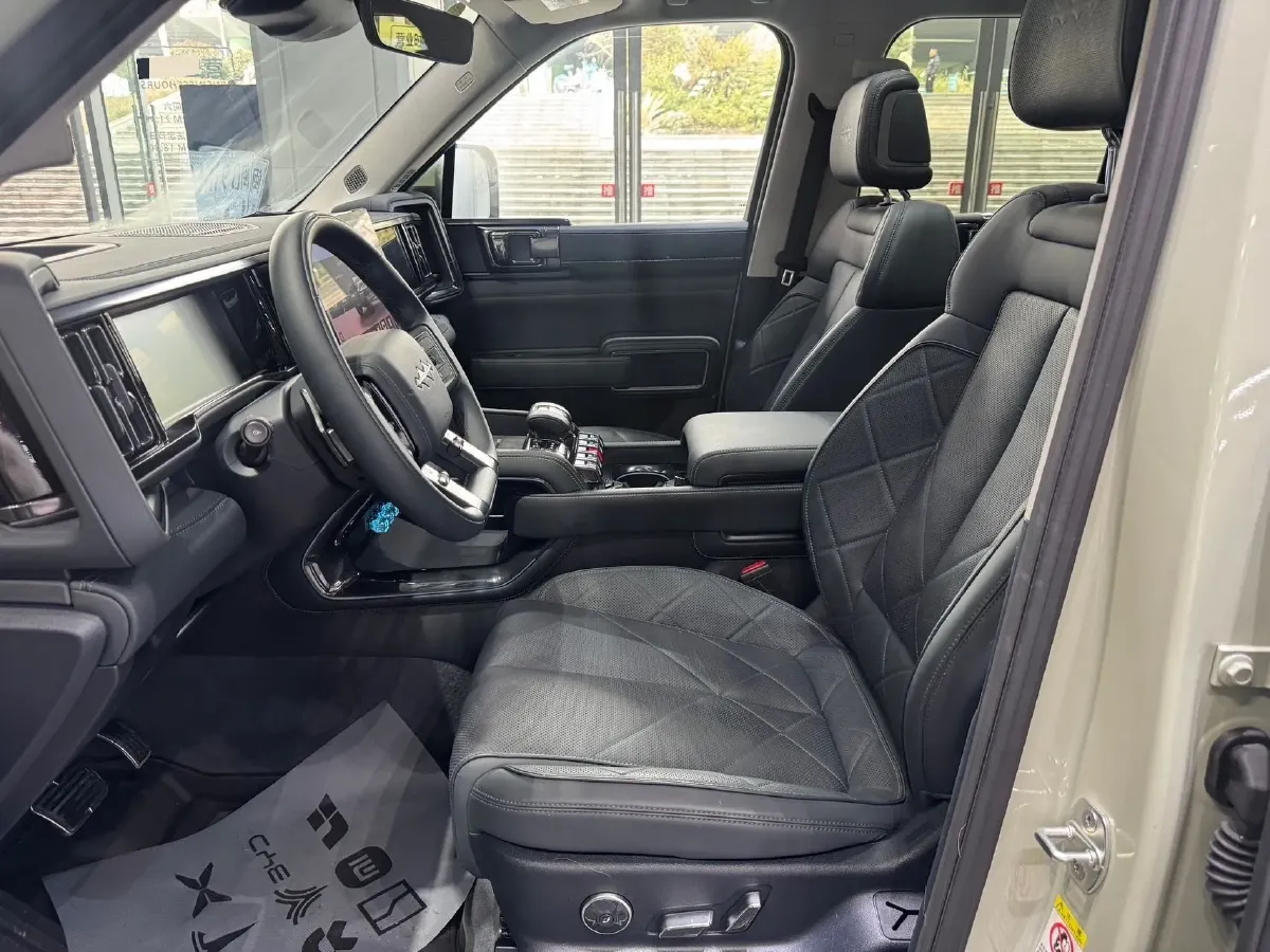 2025 FangChengBao Bao 5 1.5T 194HP L4 E-CVT PHEV 31.8KWH,autocango,china used car exporter,china ev exporter,chinese used car exporter,chinese used ev exporter