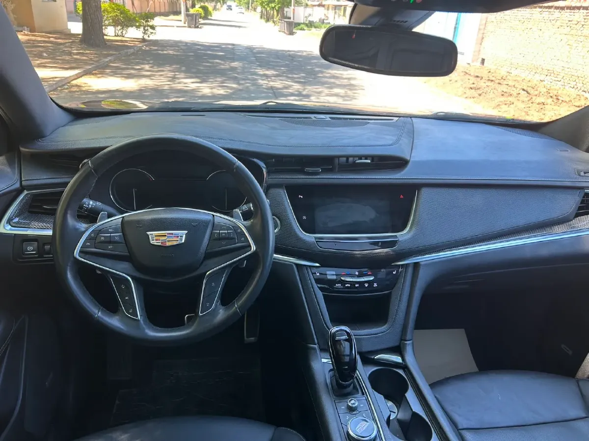 2022 Cadillac XT5 2.0T 237HP L4 9AT,autocango,china used car exporter,china ev exporter,chinese used car exporter,chinese used ev exporter