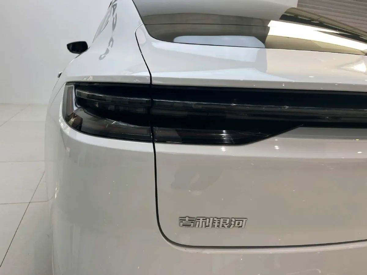 2025 Geely Galaxy Starshine 8 1.5T 163HP L4 3DHT PHEV 27.69KWH,autocango,china used car exporter,china ev exporter,chinese used car exporter,chinese used ev exporter