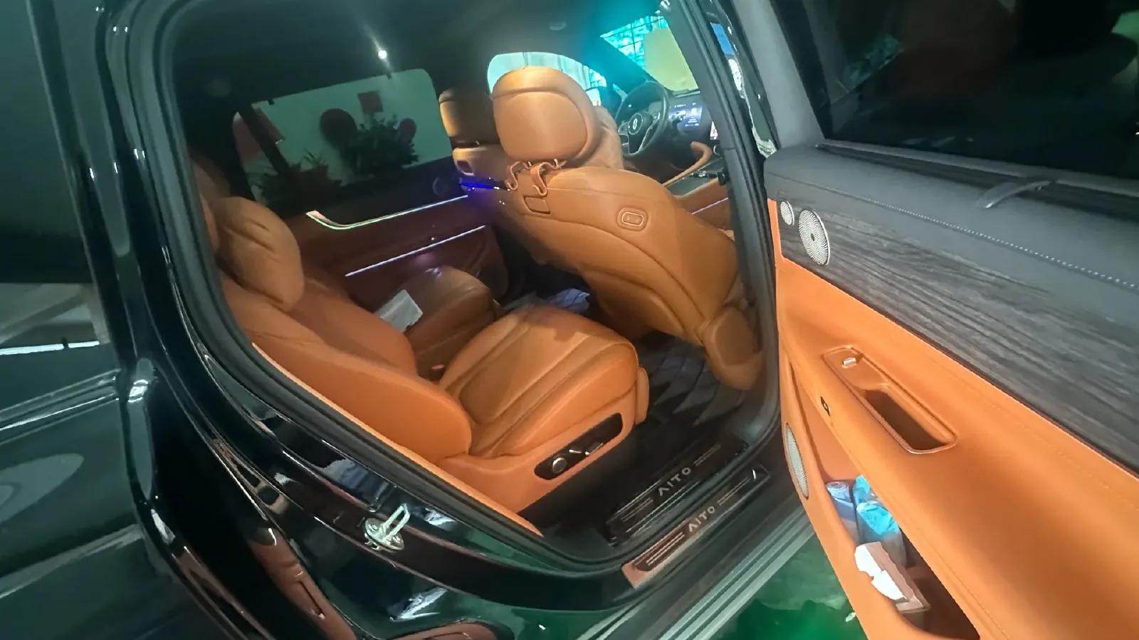 2024 AITO AITO M9 1.5T 152HP L4 REEV 52KWH,autocango,china used car exporter,china ev exporter,chinese used car exporter,chinese used ev exporter
