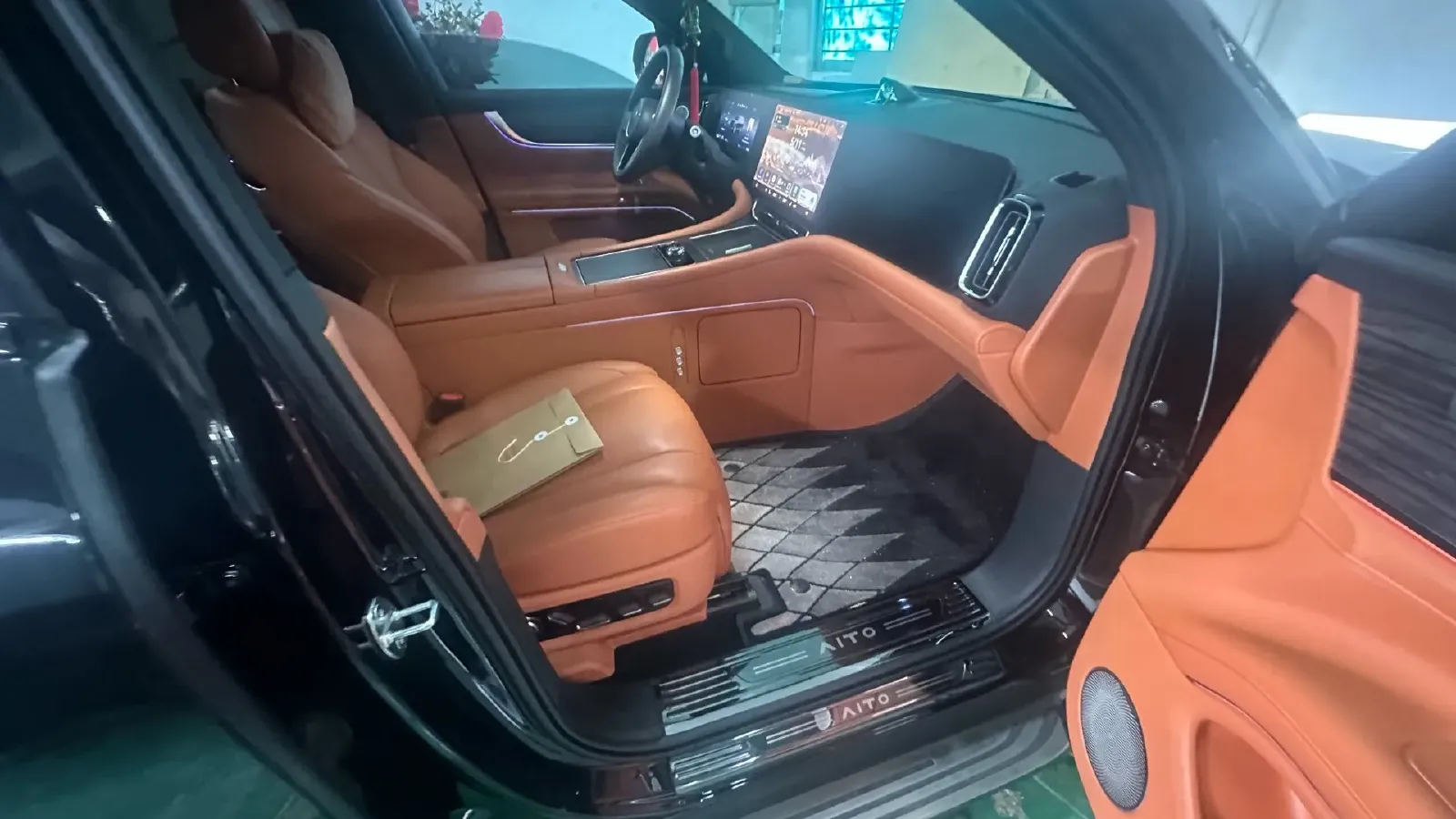 2024 AITO AITO M9 1.5T 152HP L4 REEV 52KWH,autocango,china used car exporter,china ev exporter,chinese used car exporter,chinese used ev exporter