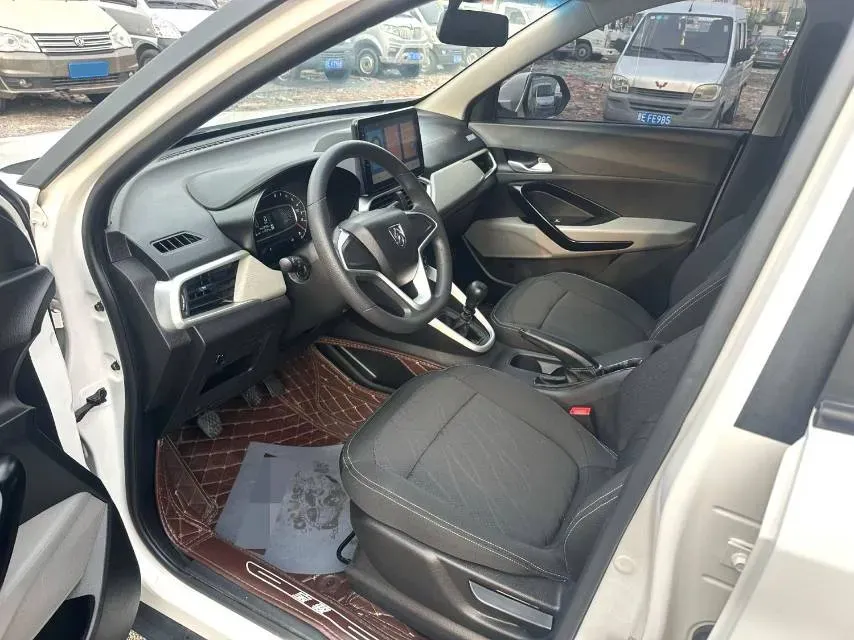 2017 BaoJun 310W 1.5L 105HP L4 6MT,autocango,china used car exporter,china ev exporter,chinese used car exporter,chinese used ev exporter