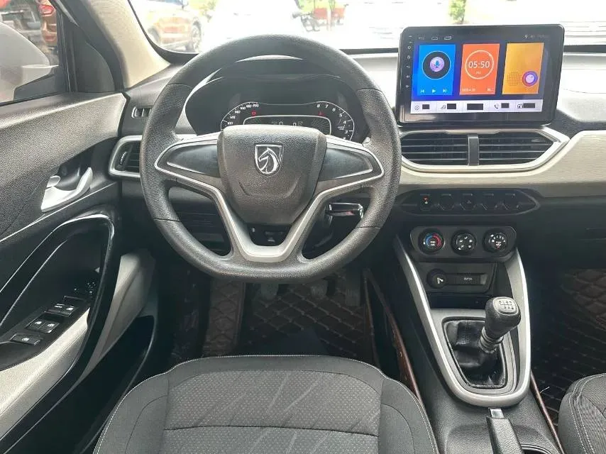 2017 BaoJun 310W 1.5L 105HP L4 6MT,autocango,china used car exporter,china ev exporter,chinese used car exporter,chinese used ev exporter