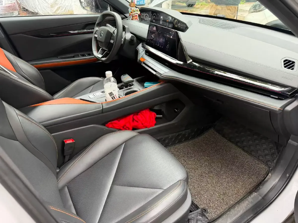 2022 ChangAn UNI-V 1.5T 188HP L4 7DCT,autocango,china used car exporter,china ev exporter,chinese used car exporter,chinese used ev exporter