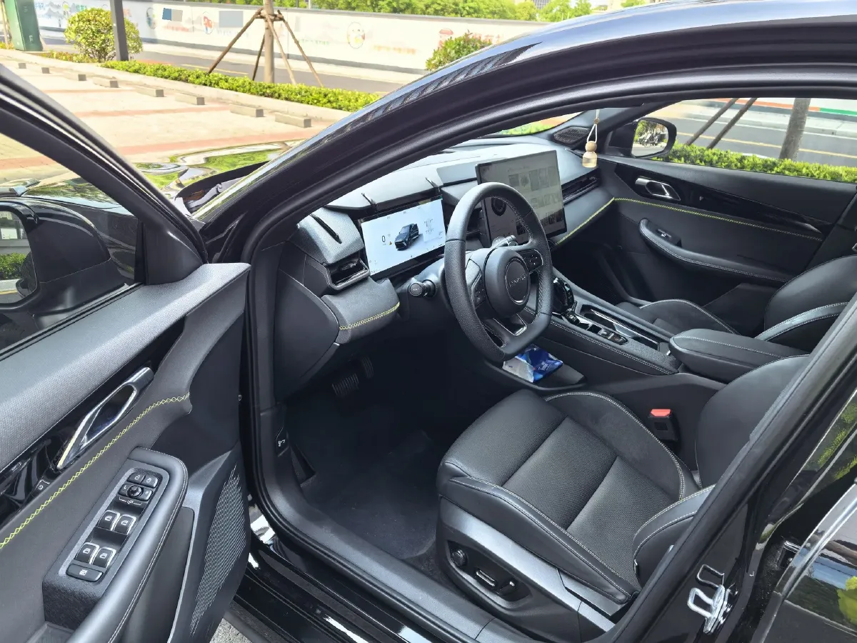 2025 LYNK&CO 03 2.0T 254HP L4 7DCT,autocango,china used car exporter,china ev exporter,chinese used car exporter,chinese used ev exporter