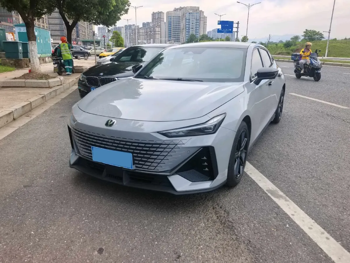 2023 ChangAn UNI-V 1.5T 188HP L4 7DCT,autocango,china used car exporter,china ev exporter,chinese used car exporter,chinese used ev exporter