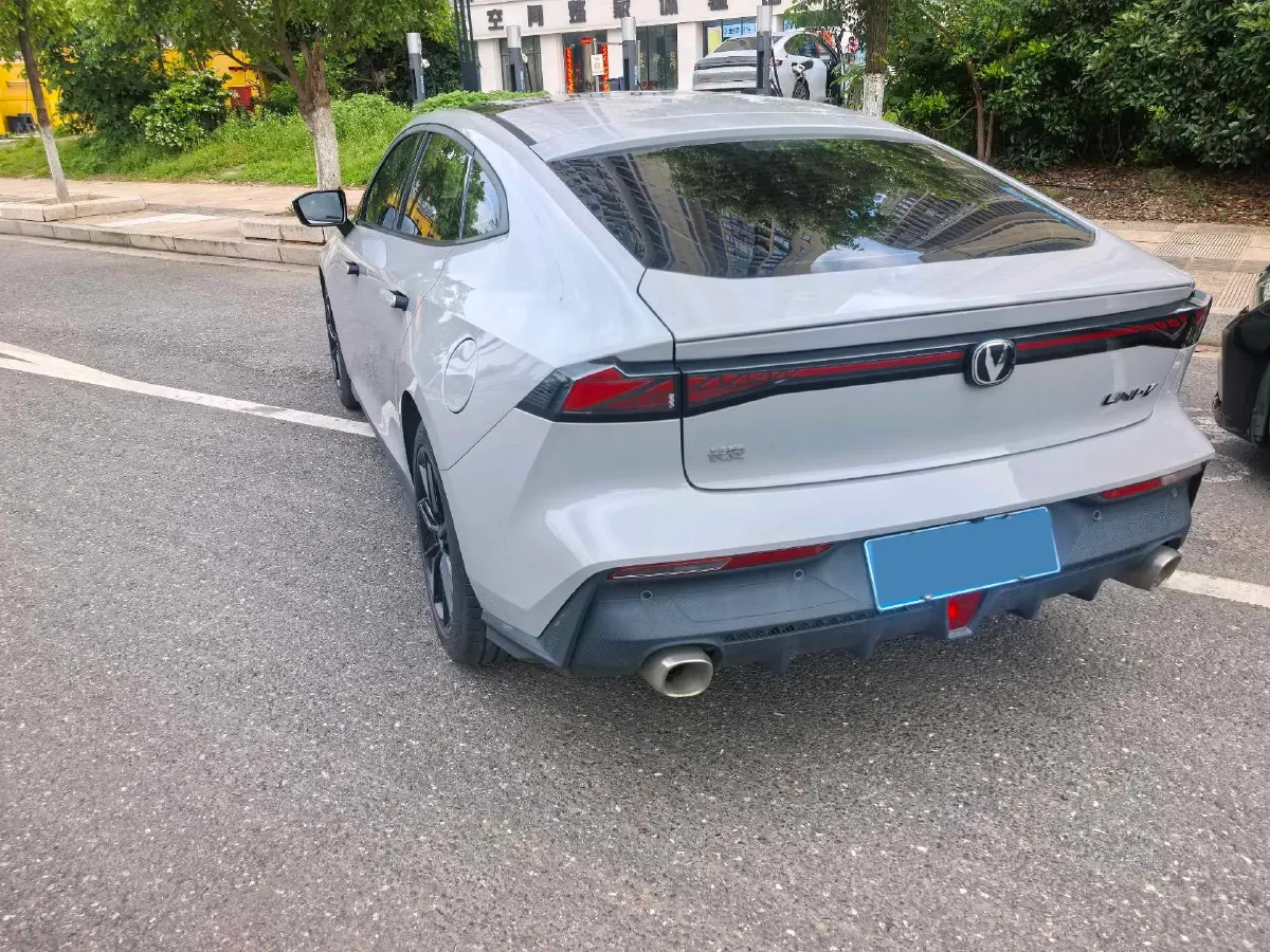 2023 ChangAn UNI-V 1.5T 188HP L4 7DCT,autocango,china used car exporter,china ev exporter,chinese used car exporter,chinese used ev exporter