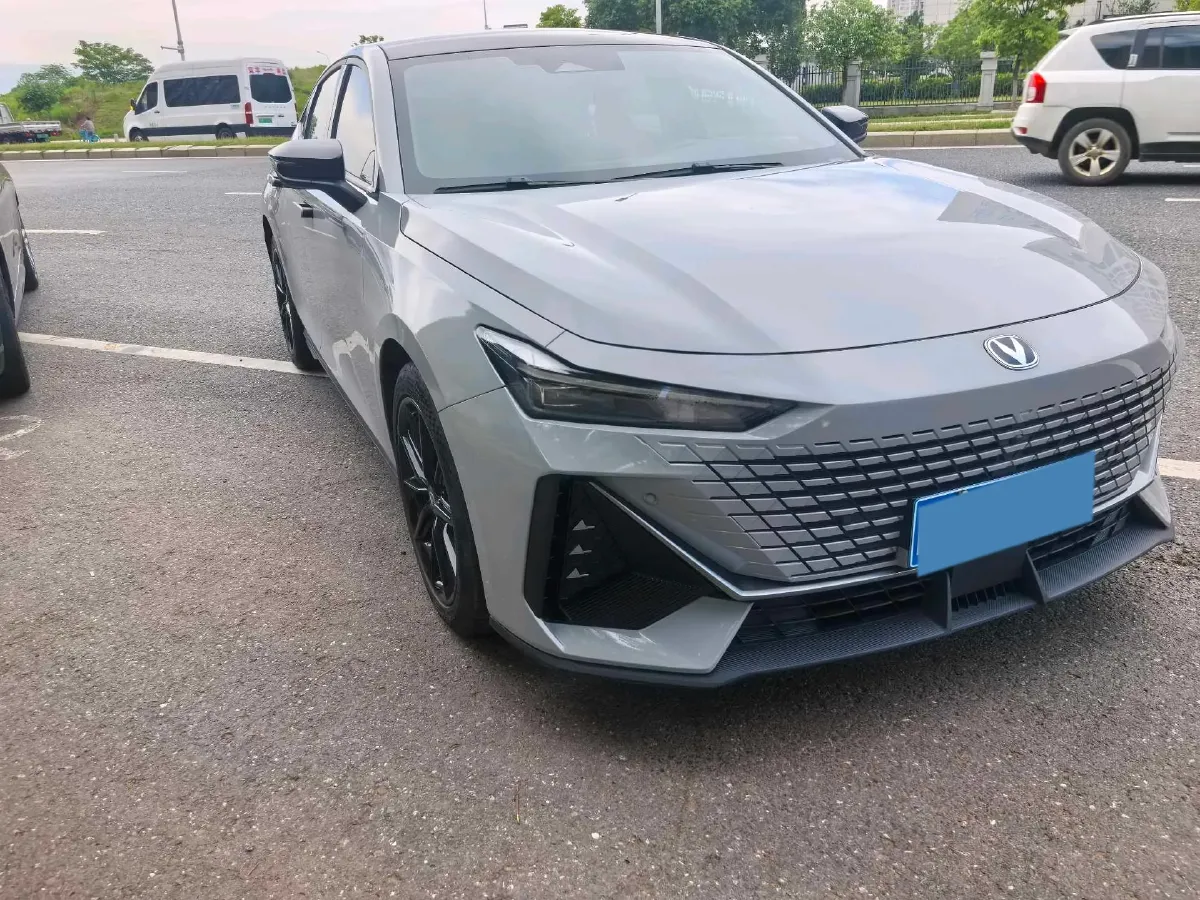 2023 ChangAn UNI-V 1.5T 188HP L4 7DCT,autocango,china used car exporter,china ev exporter,chinese used car exporter,chinese used ev exporter