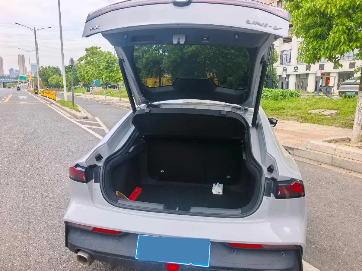2023 ChangAn UNI-V 1.5T 188HP L4 7DCT,autocango,china used car exporter,china ev exporter,chinese used car exporter,chinese used ev exporter