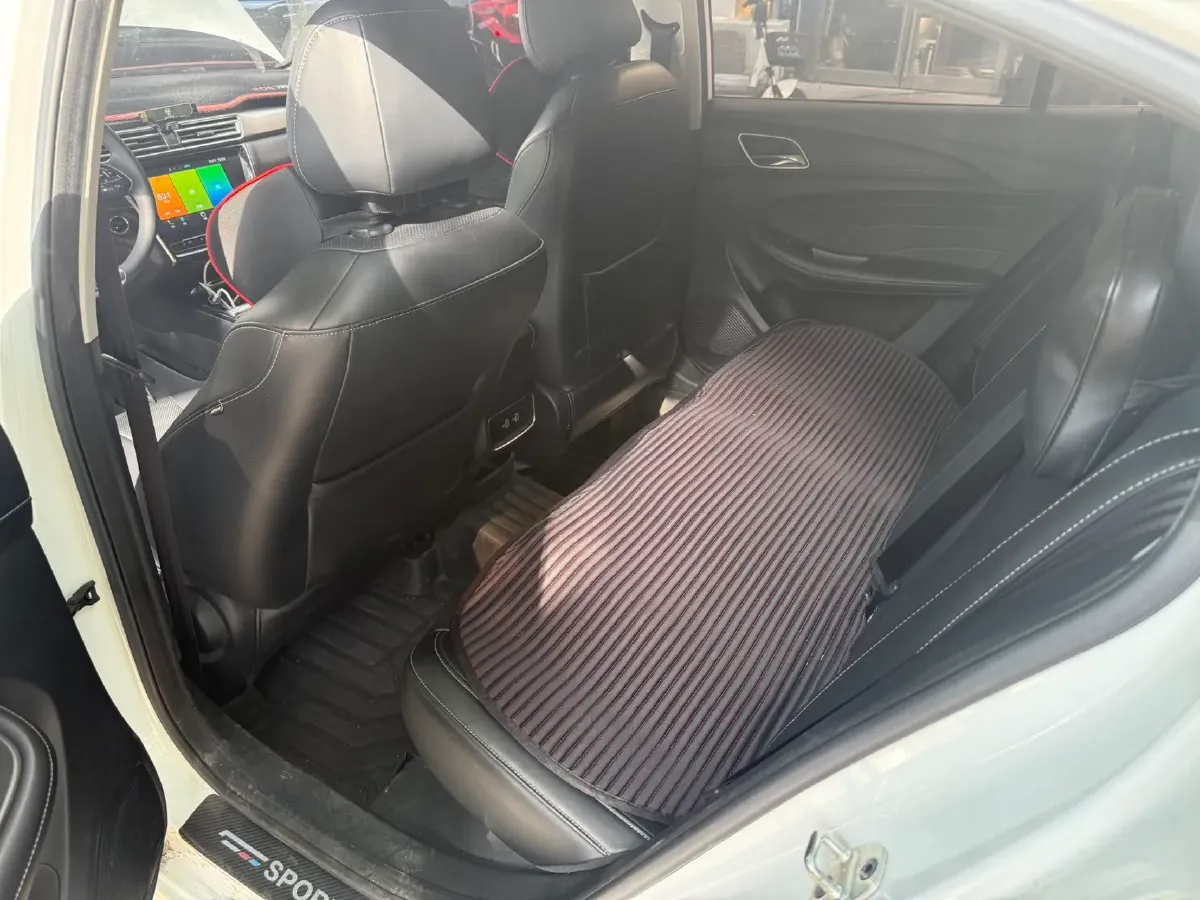 2019 Roewe i5 1.5L 120HP L4 CVT,autocango,china used car exporter,china ev exporter,chinese used car exporter,chinese used ev exporter