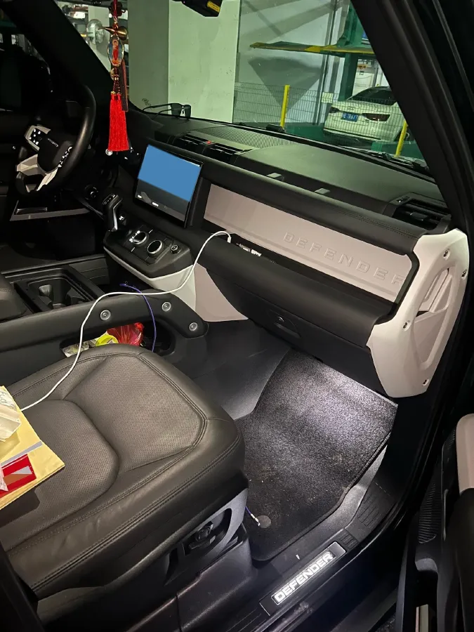 2024 Land Rover Defender 3.0T 400HP L6 8AT,autocango,china used car exporter,china ev exporter,chinese used car exporter,chinese used ev exporter