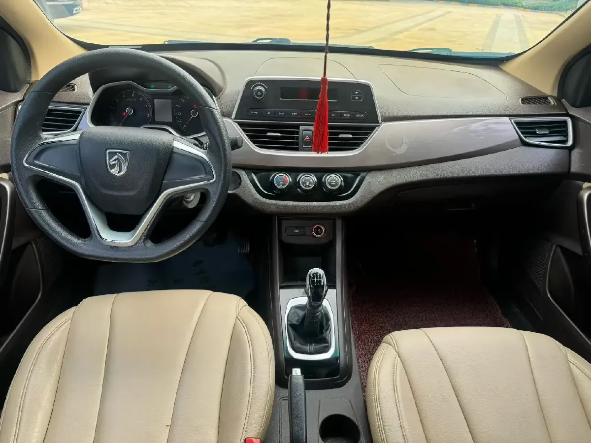 2017 BaoJun 310W 1.5L 112HP L4 6MT,autocango,china used car exporter,china ev exporter,chinese used car exporter,chinese used ev exporter