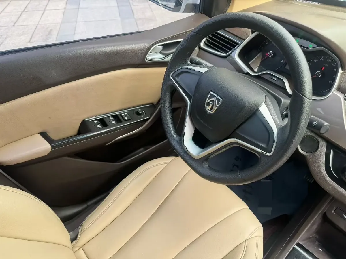 2017 BaoJun 310W 1.5L 112HP L4 6MT,autocango,china used car exporter,china ev exporter,chinese used car exporter,chinese used ev exporter