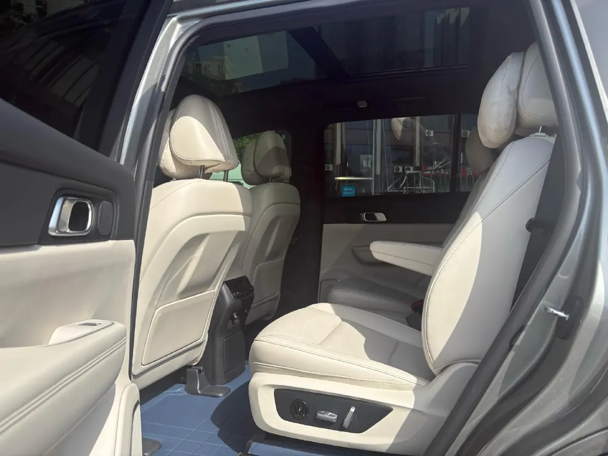 2021 Li ONE Range Extended 131HP REEV 40.5KWH,autocango,china used car exporter,china ev exporter,chinese used car exporter,chinese used ev exporter