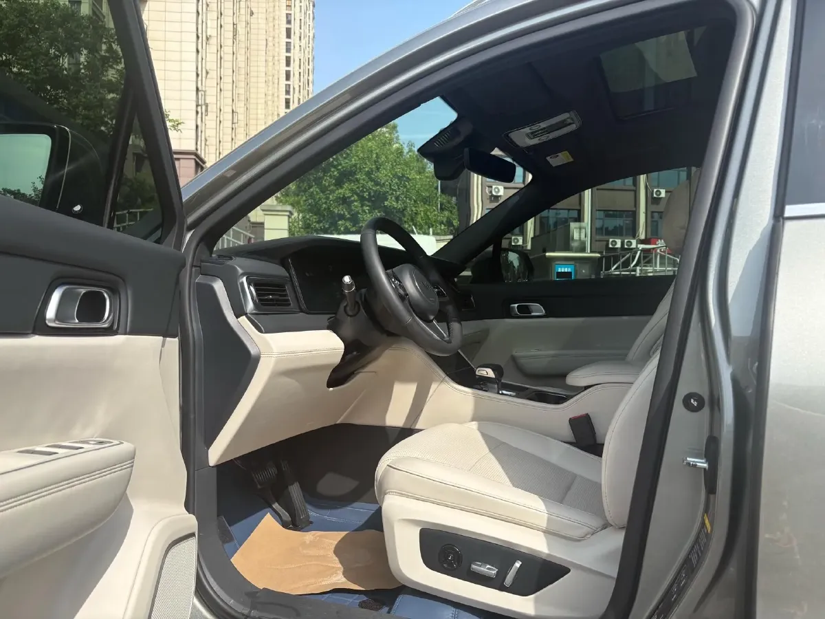 2021 Li ONE Range Extended 131HP REEV 40.5KWH,autocango,china used car exporter,china ev exporter,chinese used car exporter,chinese used ev exporter