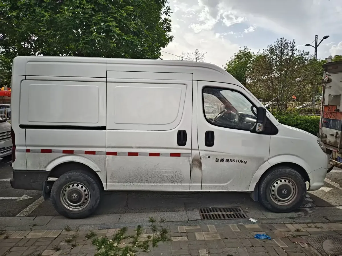 2019 MAXUS XinTu V80 2.5T 136HP L4 6MT,autocango,china used car exporter,china ev exporter,chinese used car exporter,chinese used ev exporter