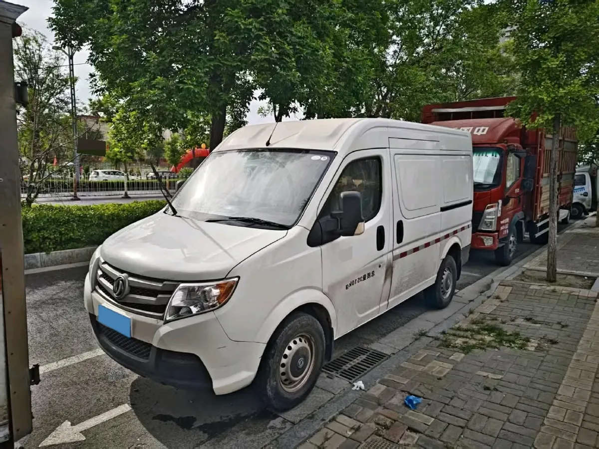 2019 MAXUS XinTu V80 2.5T 136HP L4 6MT,autocango,china used car exporter,china ev exporter,chinese used car exporter,chinese used ev exporter