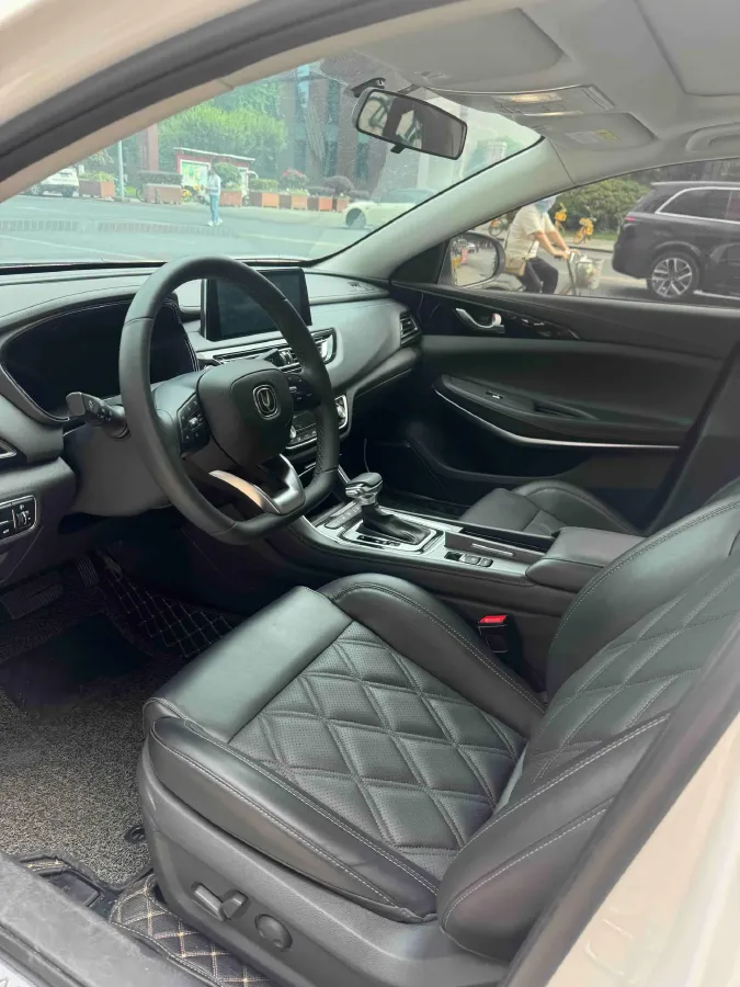 2022 ChangAn Raeton CC 1.5T 188HP L4 7DCT,autocango,china used car exporter,china ev exporter,chinese used car exporter,chinese used ev exporter
