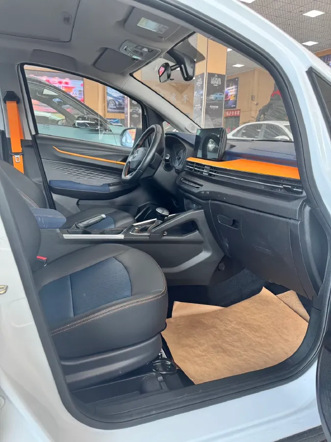 2022 Livan X3 PRO 1.5L 113HP L4 CVT,autocango,china used car exporter,china ev exporter,chinese used car exporter,chinese used ev exporter