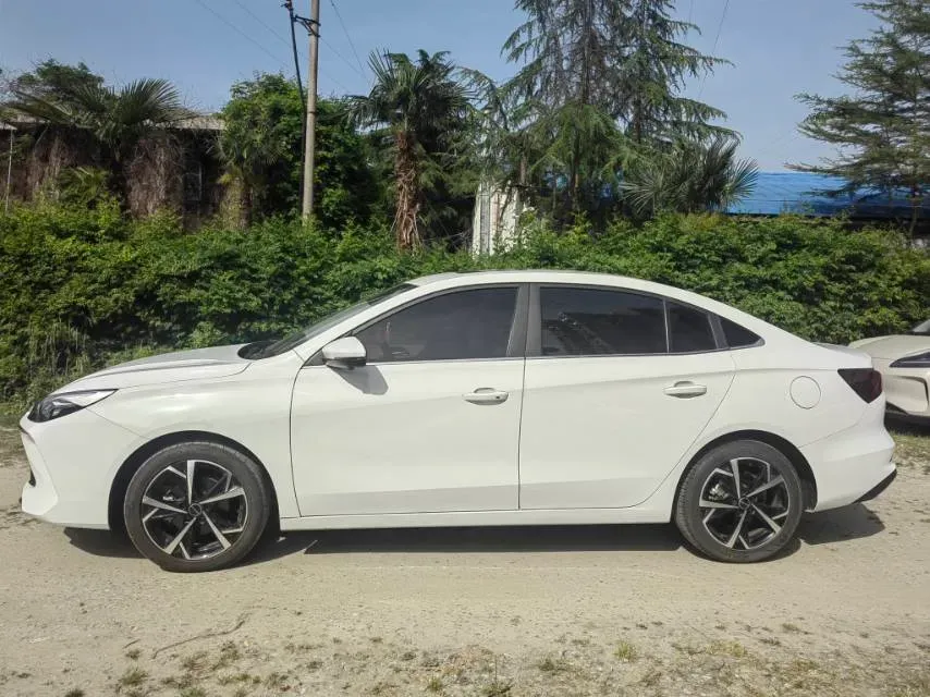 2023 Roewe i5 1.5L 129HP L4 CVT,autocango,china used car exporter,china ev exporter,chinese used car exporter,chinese used ev exporter