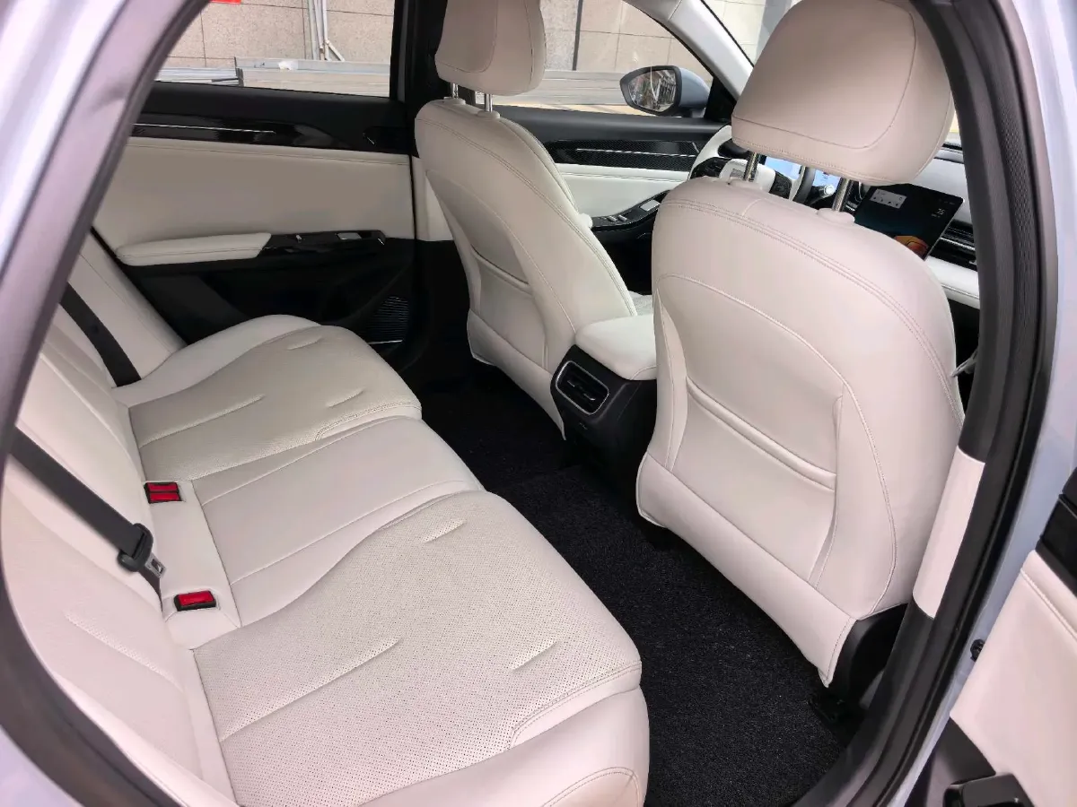 2023 Geely Galaxy L6 1.5T 163HP L4 3DHT PHEV,autocango,china used car exporter,china ev exporter,chinese used car exporter,chinese used ev exporter
